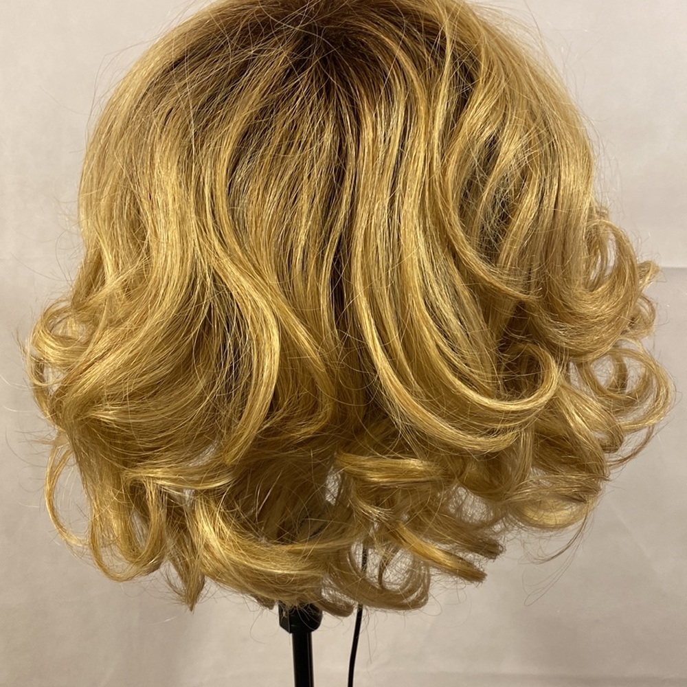 Hairdo by Hairuwear Modern Flair Wig Rooted Golden Wheat New Never Worn